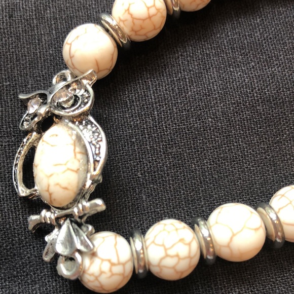 NEW Unique Owl charm & bead bracelet Cream/Tan color beads silver tone accents - Picture 11 of 11